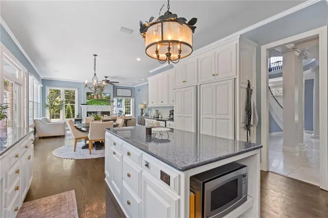 $2,490,000 | 16931 South Highland Ridge Drive, Loch Lloyd, MO 64012