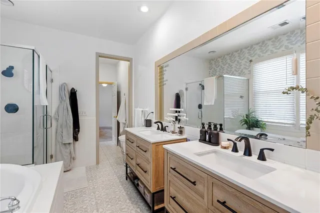 $2,490,000 | 16931 South Highland Ridge Drive, Loch Lloyd, MO 64012