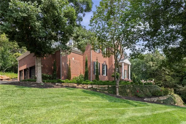 $2,490,000 | 16931 South Highland Ridge Drive, Loch Lloyd, MO 64012