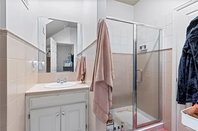 $2,490,000 | 16931 South Highland Ridge Drive, Loch Lloyd, MO 64012