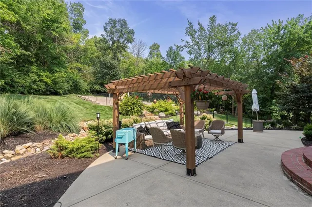 $2,490,000 | 16931 South Highland Ridge Drive, Loch Lloyd, MO 64012