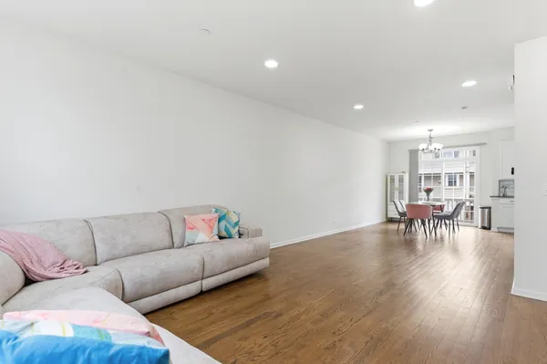 $420,000 | 1525 East Arbor Lane, Arlington Heights, IL 60004