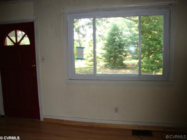 31629 King William Road West Point, VA 23181 - Photo 3 of 5 Living Room