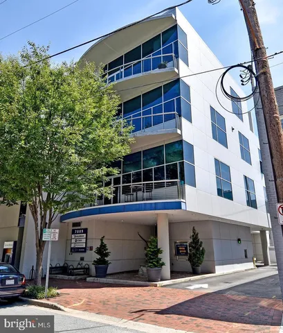 $3,200 | 7809 Woodmont Avenue, Unit 3A, Bethesda, MD 20814