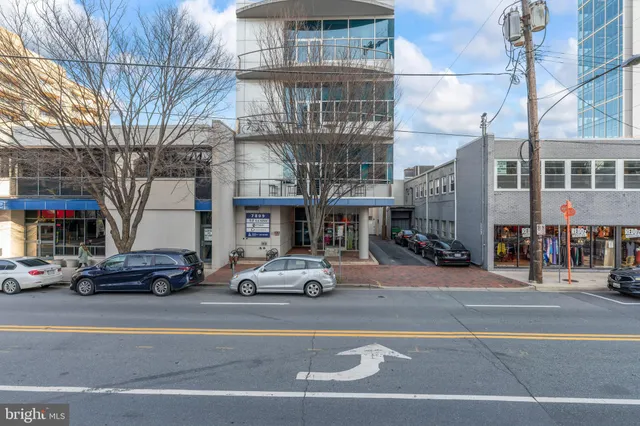 $3,200 | 7809 Woodmont Avenue, Unit 3A, Bethesda, MD 20814