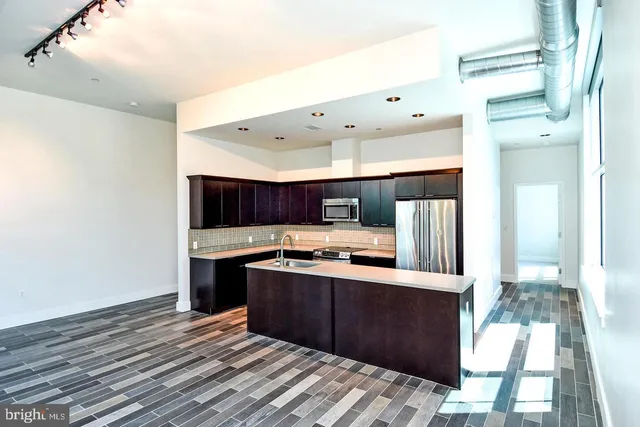 $3,200 | 7809 Woodmont Avenue, Unit 3A, Bethesda, MD 20814