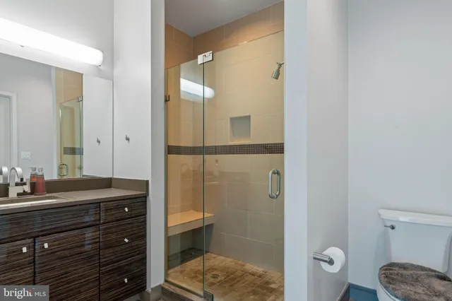 $3,200 | 7809 Woodmont Avenue, Unit 3A, Bethesda, MD 20814