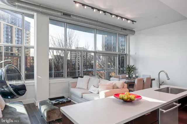 $3,200 | 7809 Woodmont Avenue, Unit 3A, Bethesda, MD 20814