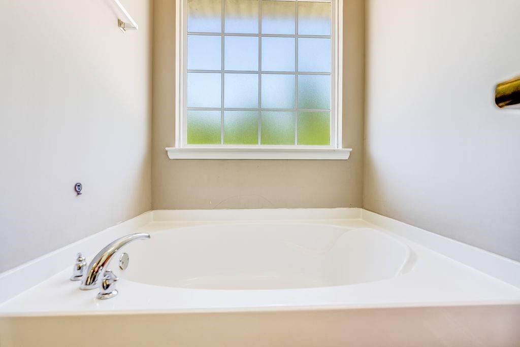 1200 Cypress Fall Circle Hinesville, GA 31313 - Photo 19 of 24 a bathroom with a bathtub