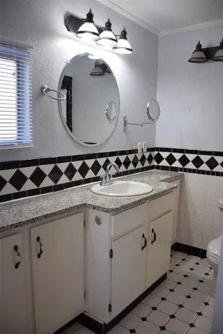 $1,900 | 7703 Elderberry Drive, Austin, TX 78745