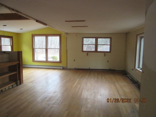 29 Hunt Road Kingston, NH 03848 - Photo 3 of 18
