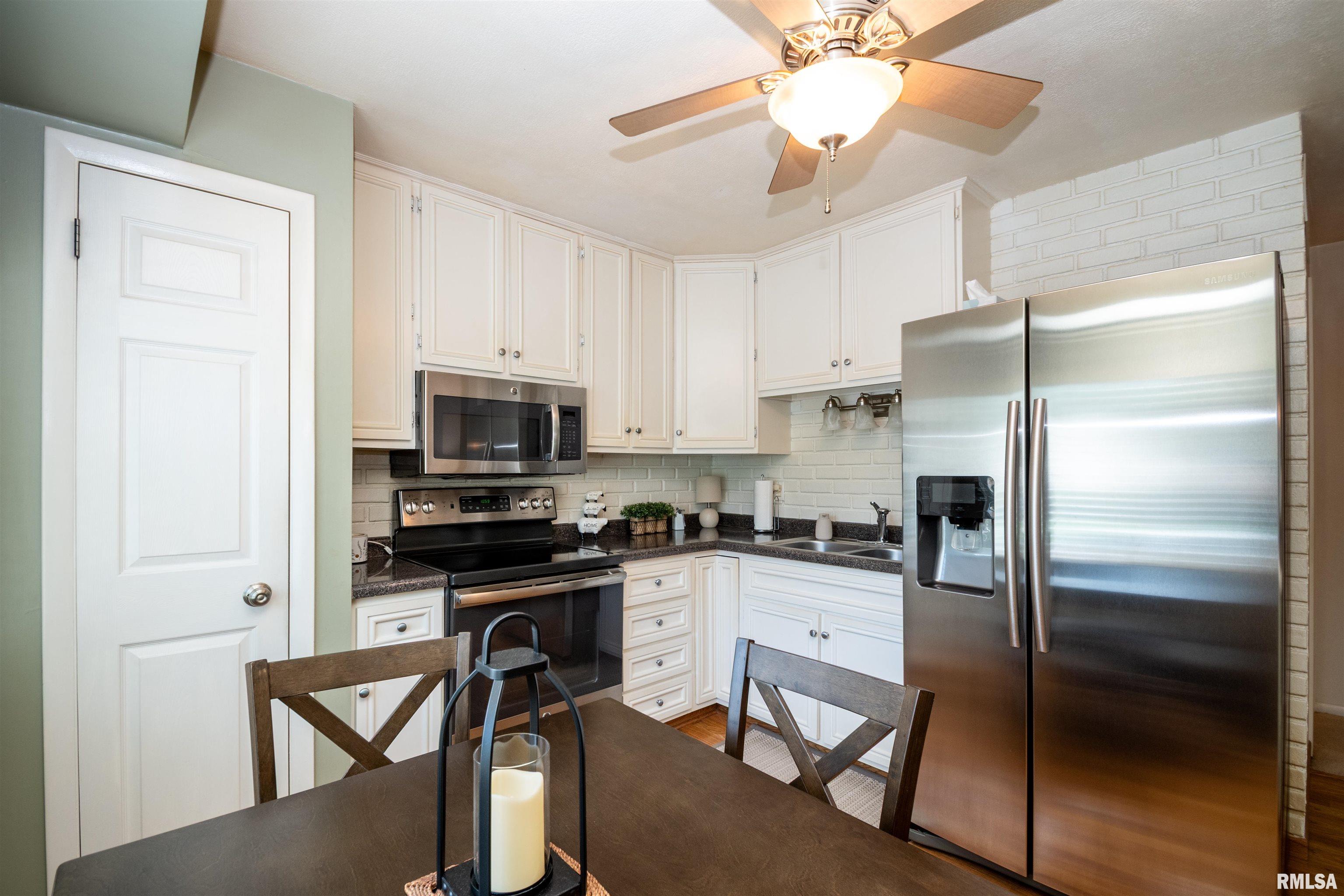 6203 North Randwick Road Peoria, IL 61615 - Photo 12 of 35