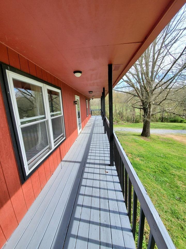 175 Falcons Nest Afton, TN 37616 - Photo 5 of 29 175 Falcons Nest - Deck