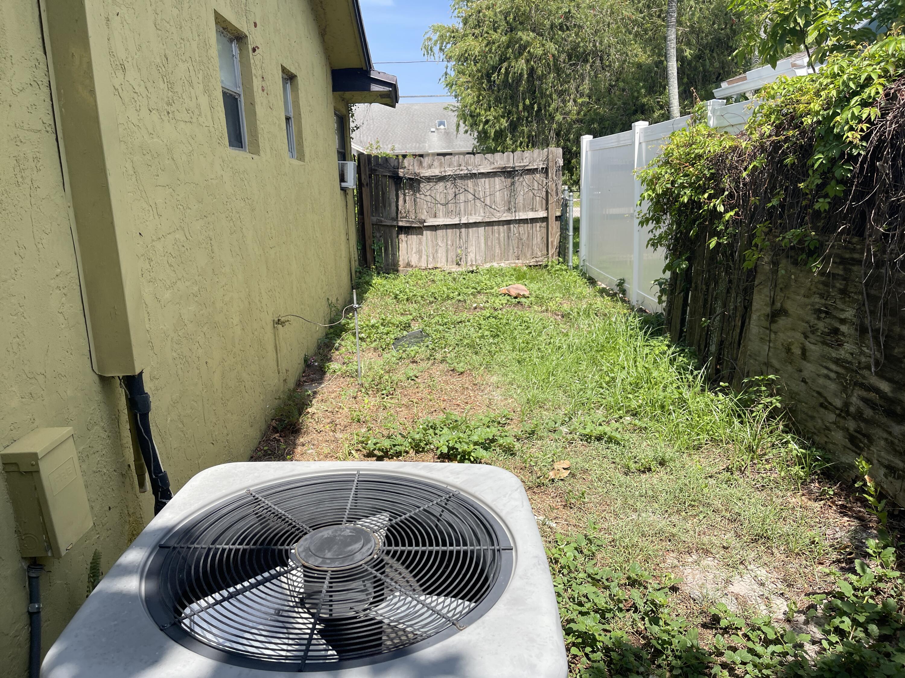 6663 Rigger Road Lake Worth, FL 33462 - Photo 12 of 16 IMG_9269