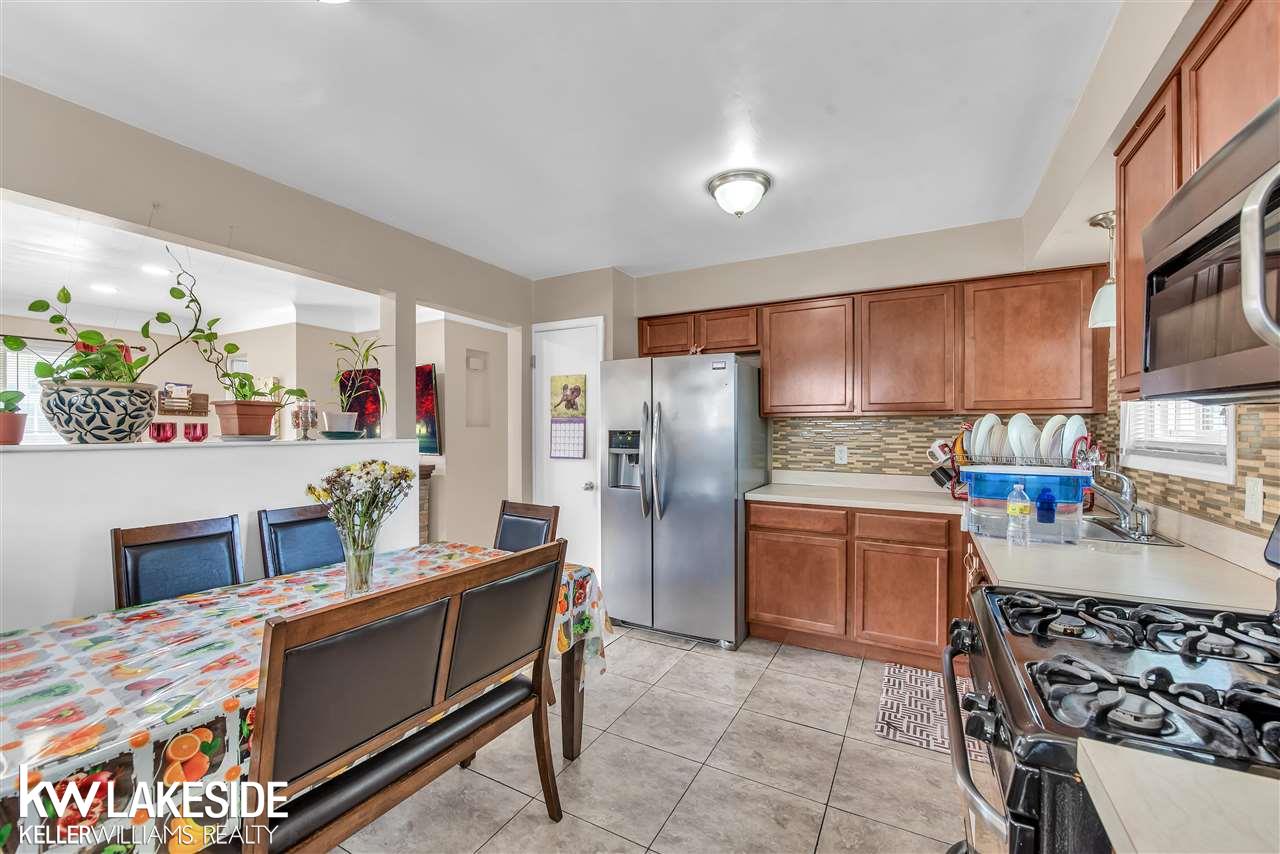 24586 Roxana Avenue Eastpointe, MI 48021 - Photo 11 of 29 50075801-10.JPG