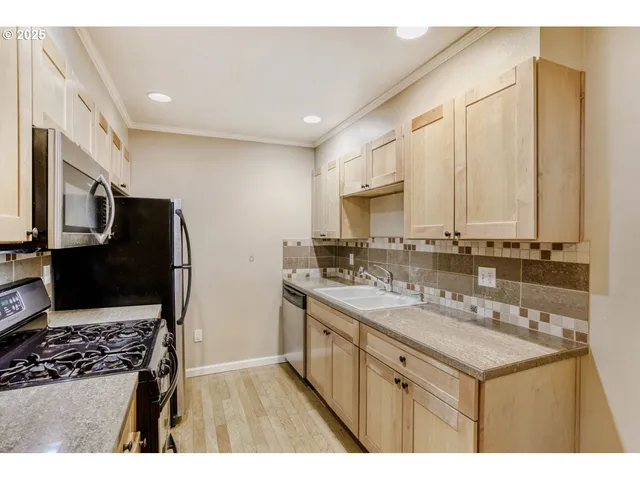 $290,000 | 3925 Southwest Multnomah Boulevard, Unit 206, Portland, OR 97219