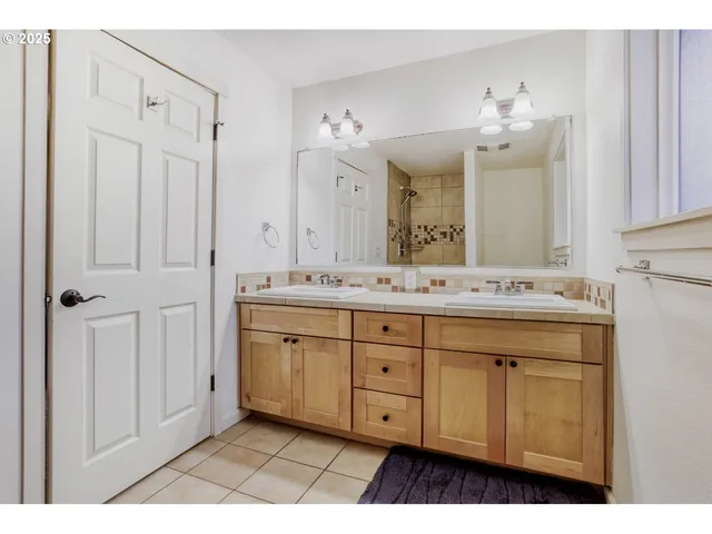 $290,000 | 3925 Southwest Multnomah Boulevard, Unit 206, Portland, OR 97219