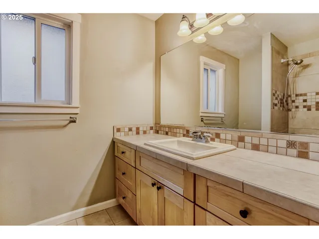 $290,000 | 3925 Southwest Multnomah Boulevard, Unit 206, Portland, OR 97219