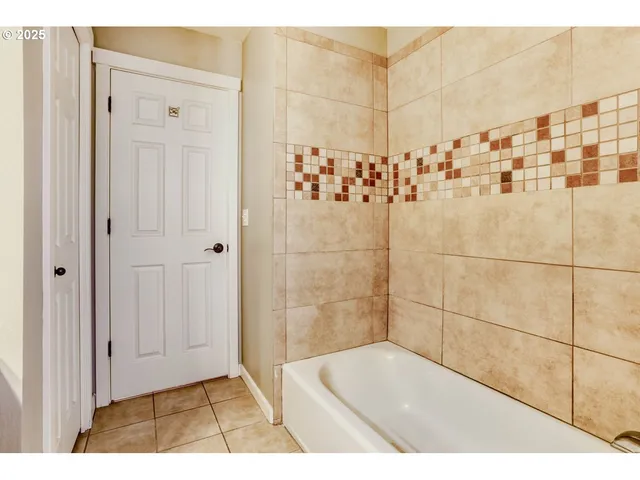 $290,000 | 3925 Southwest Multnomah Boulevard, Unit 206, Portland, OR 97219