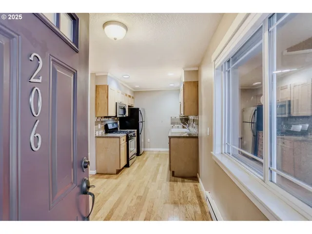 $290,000 | 3925 Southwest Multnomah Boulevard, Unit 206, Portland, OR 97219