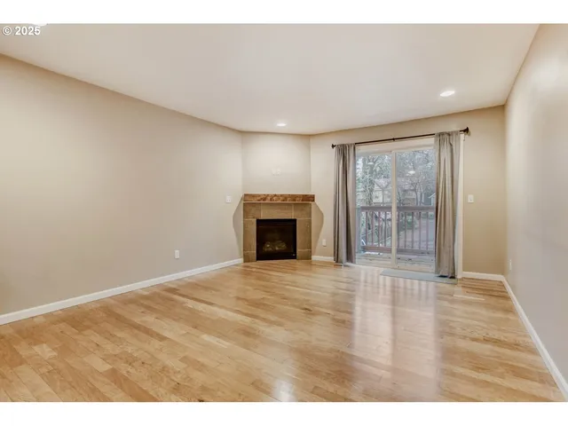 $290,000 | 3925 Southwest Multnomah Boulevard, Unit 206, Portland, OR 97219