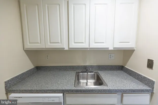 $1,825 | 2031-7 South Street, Unit 200, Philadelphia, PA 19147