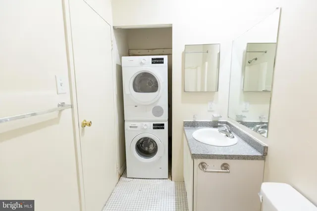 $1,825 | 2031-7 South Street, Unit 200, Philadelphia, PA 19147