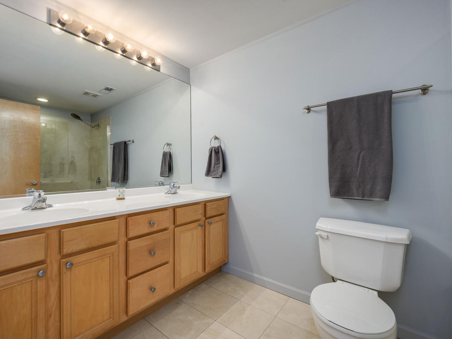 2101 West Rice Street, Unit 408 Chicago, IL 60622 - Photo 9 of 12 a bathroom with a toilet sink and mirror