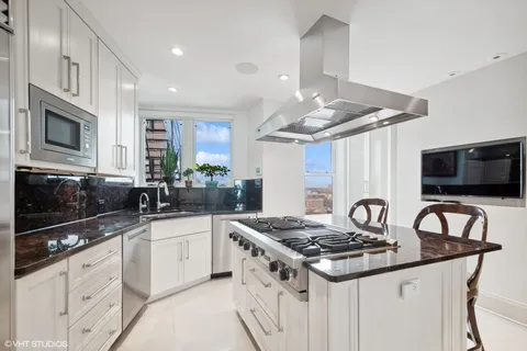 $1,875,000 | 3800 North Lake Shore Drive, Unit 12A, Chicago, IL 60613