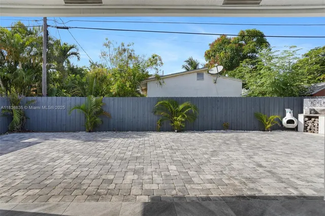 a picture of a bench in a cabinet