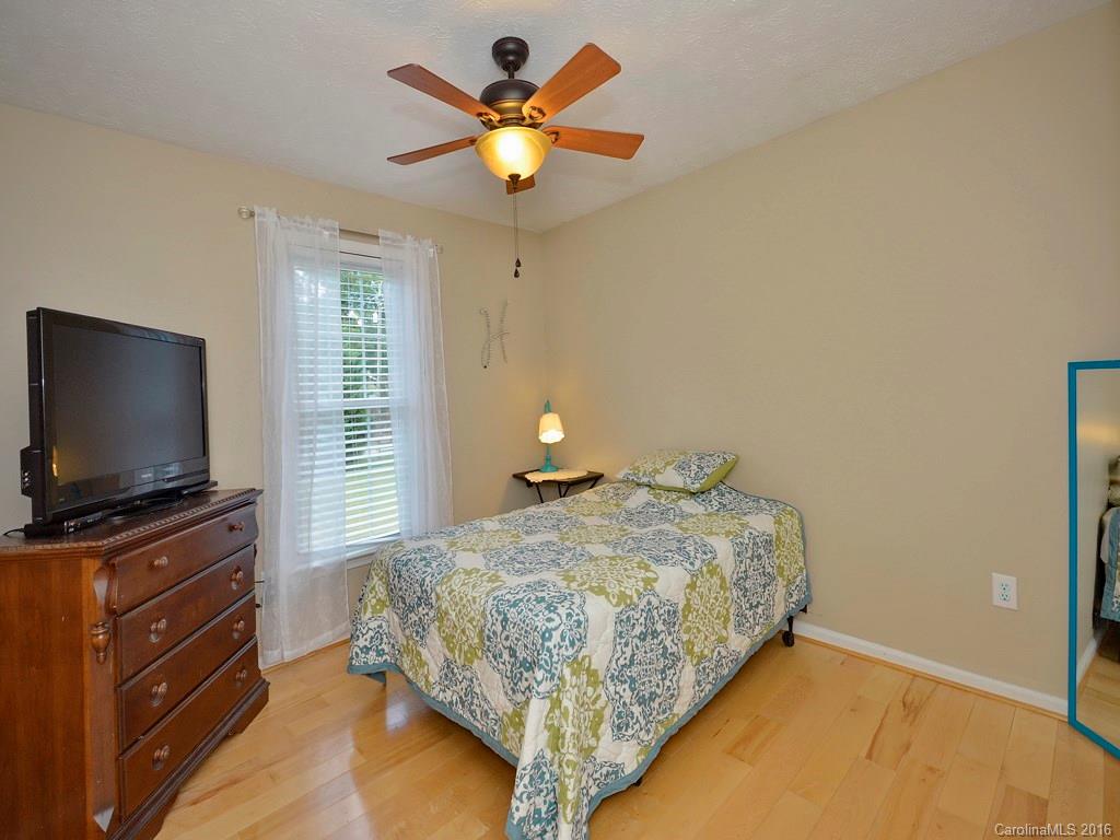 67 Nix Road Hendersonville, NC 28792 - Photo 12 of 18 Gallery Image 12
