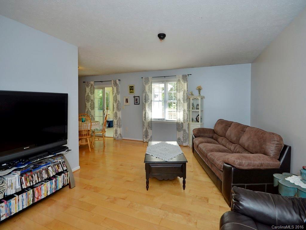 67 Nix Road Hendersonville, NC 28792 - Photo 3 of 18 Gallery Image 3