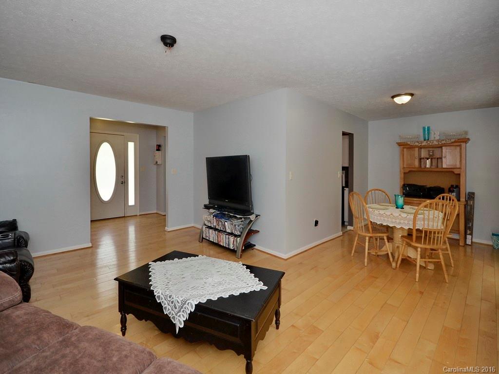 67 Nix Road Hendersonville, NC 28792 - Photo 4 of 18 Gallery Image 4