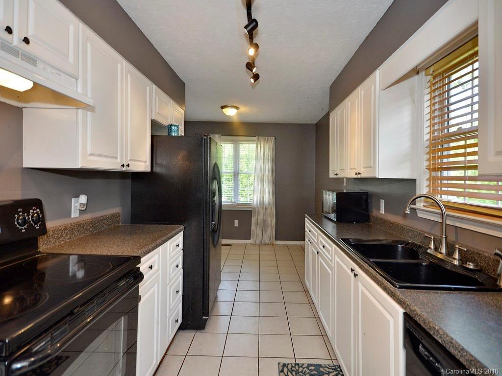 67 Nix Road Hendersonville, NC 28792 - Photo 8 of 18 Gallery Image 8