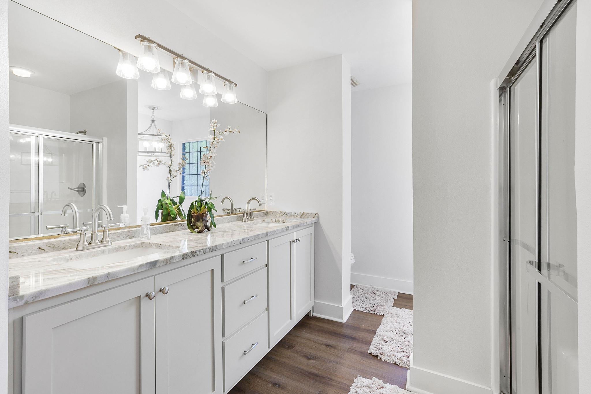 24710 Gulf Bay Road Orange Beach, AL 36561 - Photo 9 of 20 Master Bath