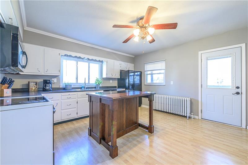 607 8th Street Irwin, PA 15642 - Photo 2 of 22 Gallery Image 2