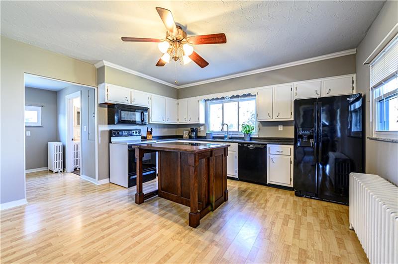 607 8th Street Irwin, PA 15642 - Photo 3 of 22 Gallery Image 3