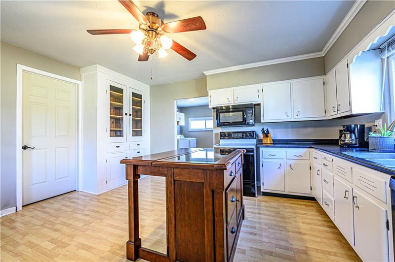 607 8th Street Irwin, PA 15642 - Photo 4 of 22 Gallery Image 4