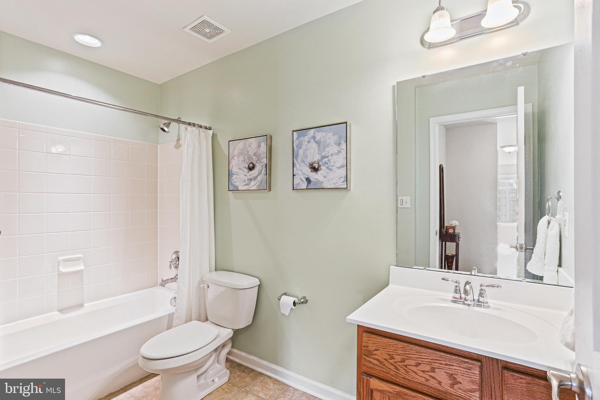 1122 Sassafras Circle Eldersburg, MD 21784 - Photo 30 of 40 Hallway full bathroom