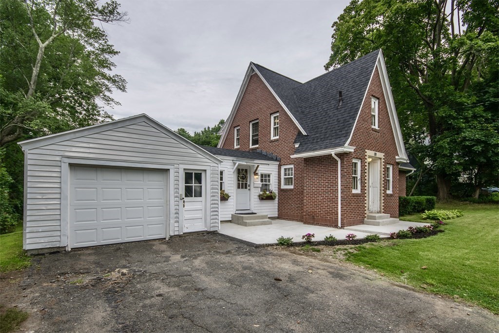 263 Northampton Road Amherst, MA 01002 - Photo 2 of 34 Gallery Image 2