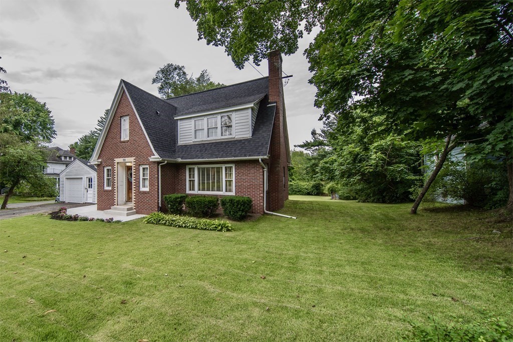 263 Northampton Road Amherst, MA 01002 - Photo 3 of 34 Gallery Image 3