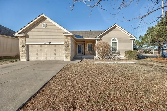 $365,000 | 123 North Indian Wells Drive, Olathe, KS 66061