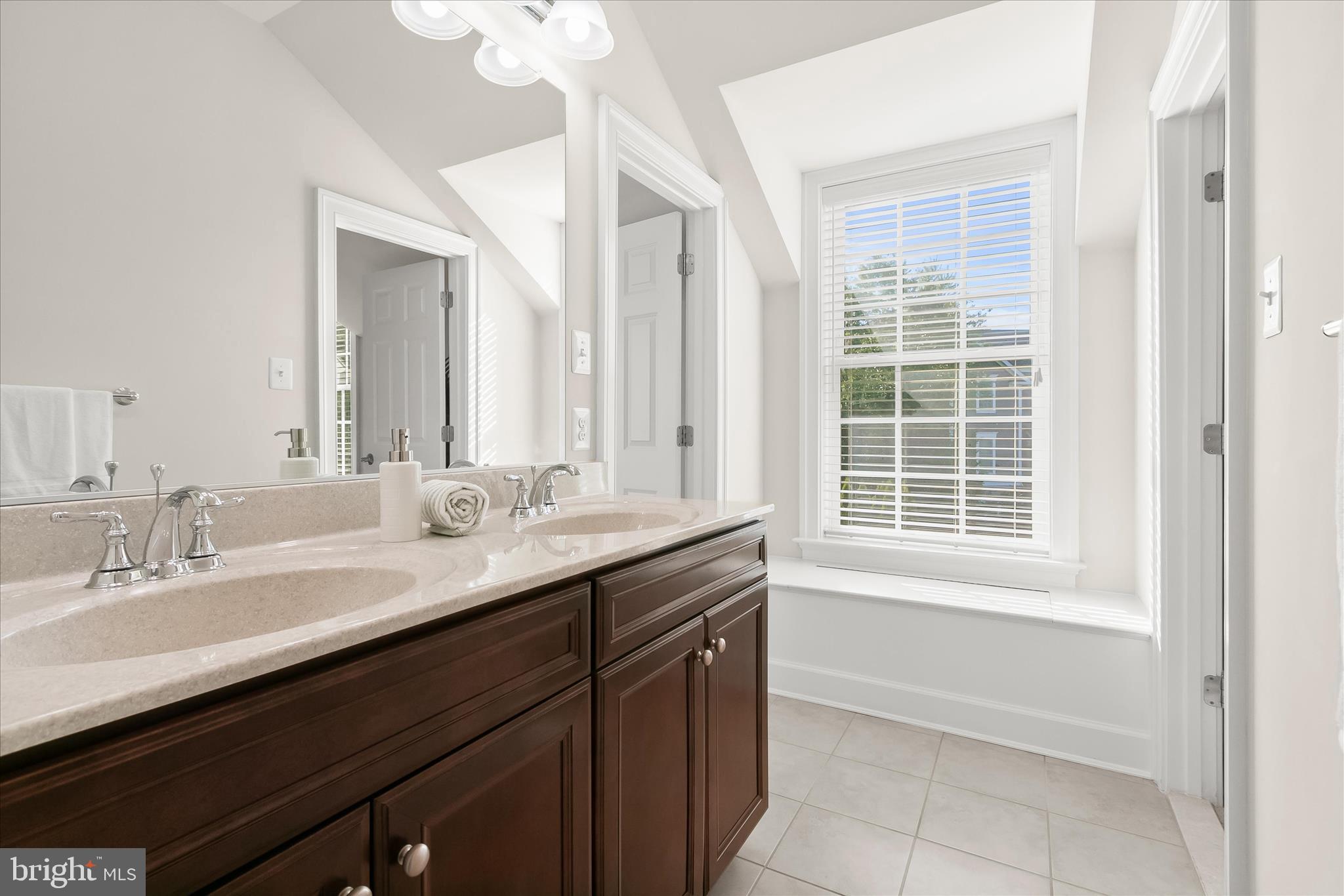 7738 Elmwood Road Fulton, MD 20759 - Photo 59 of 96 Shared Bathroom