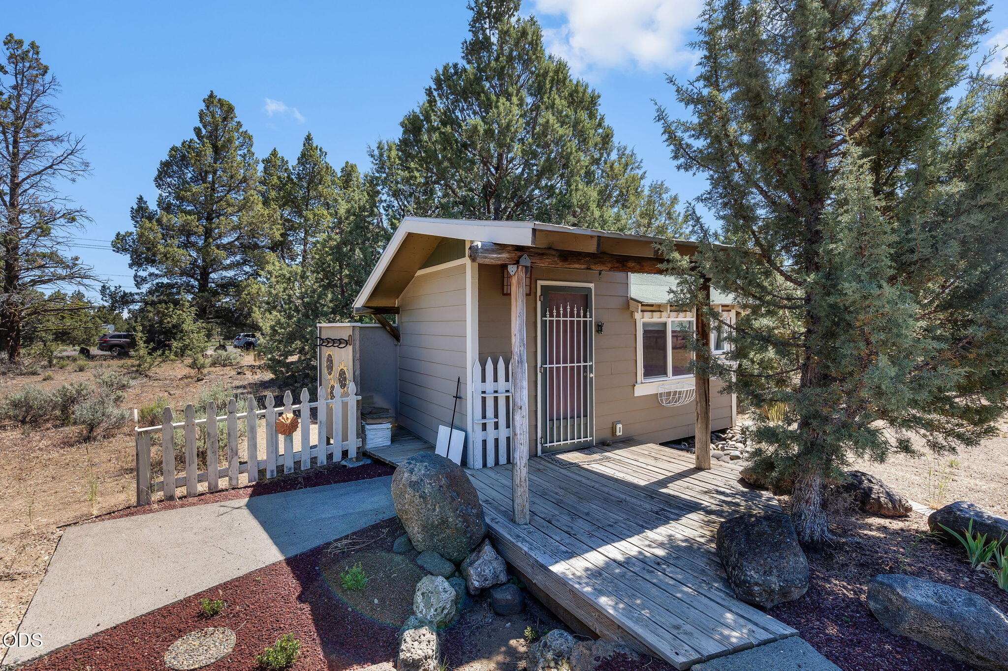 66967 Lance Road Bend, OR 97703 - Photo 43 of 58