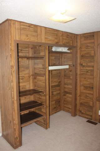 1033 Howe Road Burton, MI 48509 - Photo 18 of 26 20449902-17.JPG
