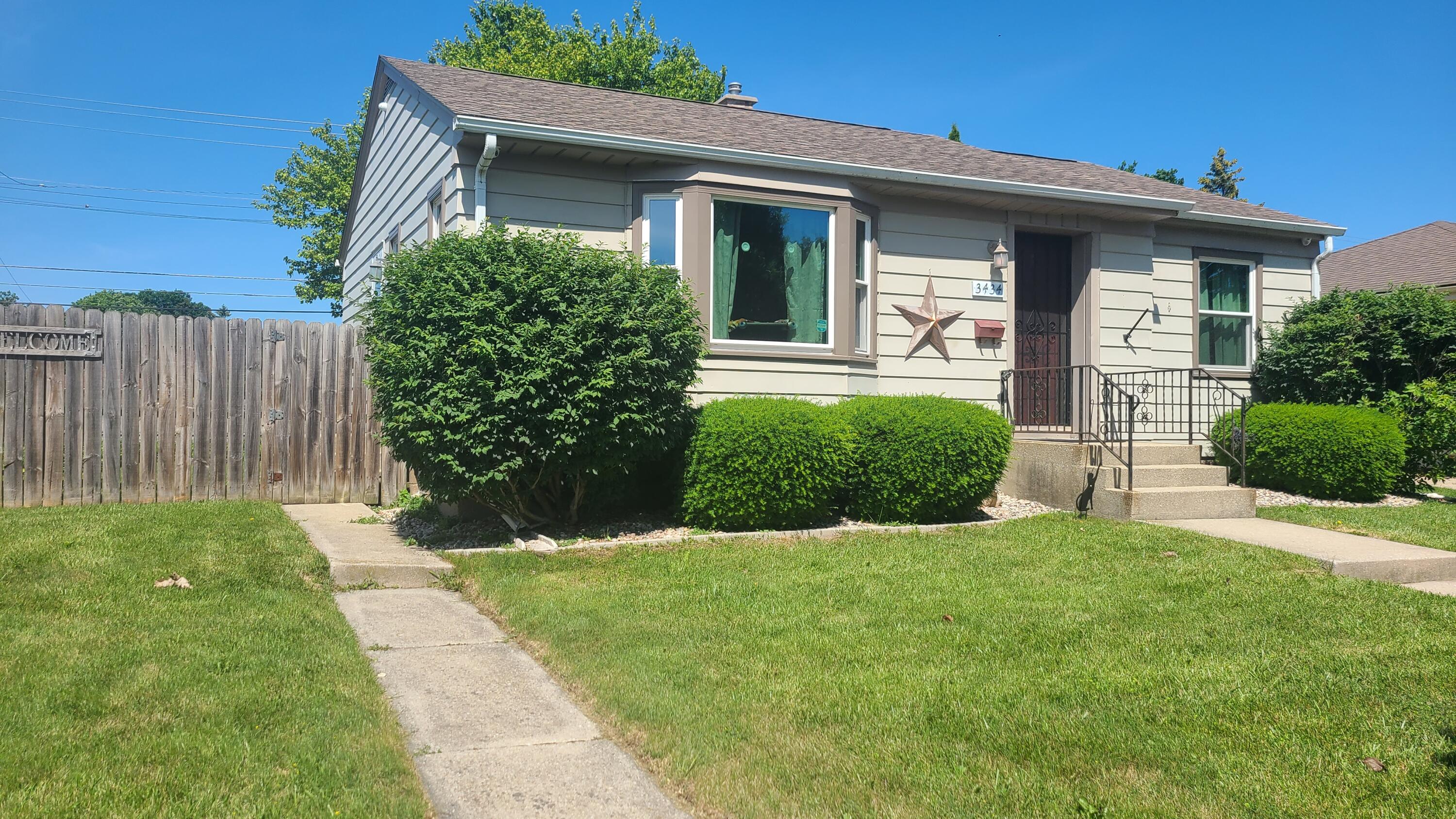 3434 1st Avenue Racine, WI 53402 - Photo 2 of 16 Angle Front View