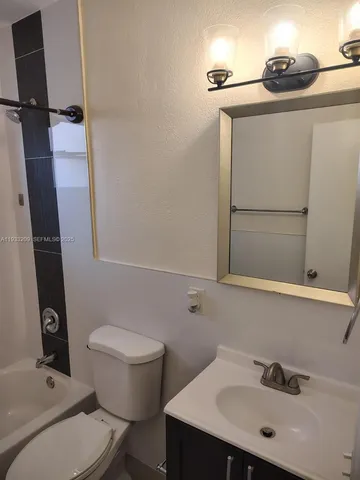 $1,700 | 521 Northeast 62nd Street, Unit 4, Miami, FL 33138