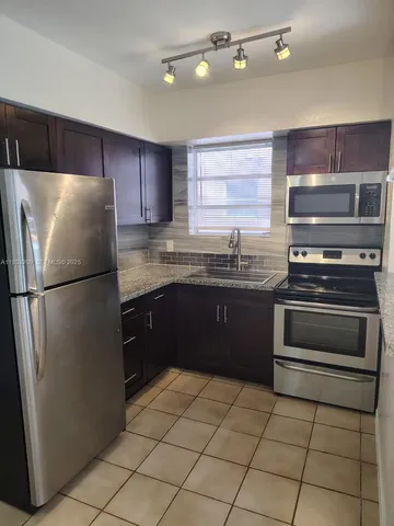 $1,700 | 521 Northeast 62nd Street, Unit 4, Miami, FL 33138