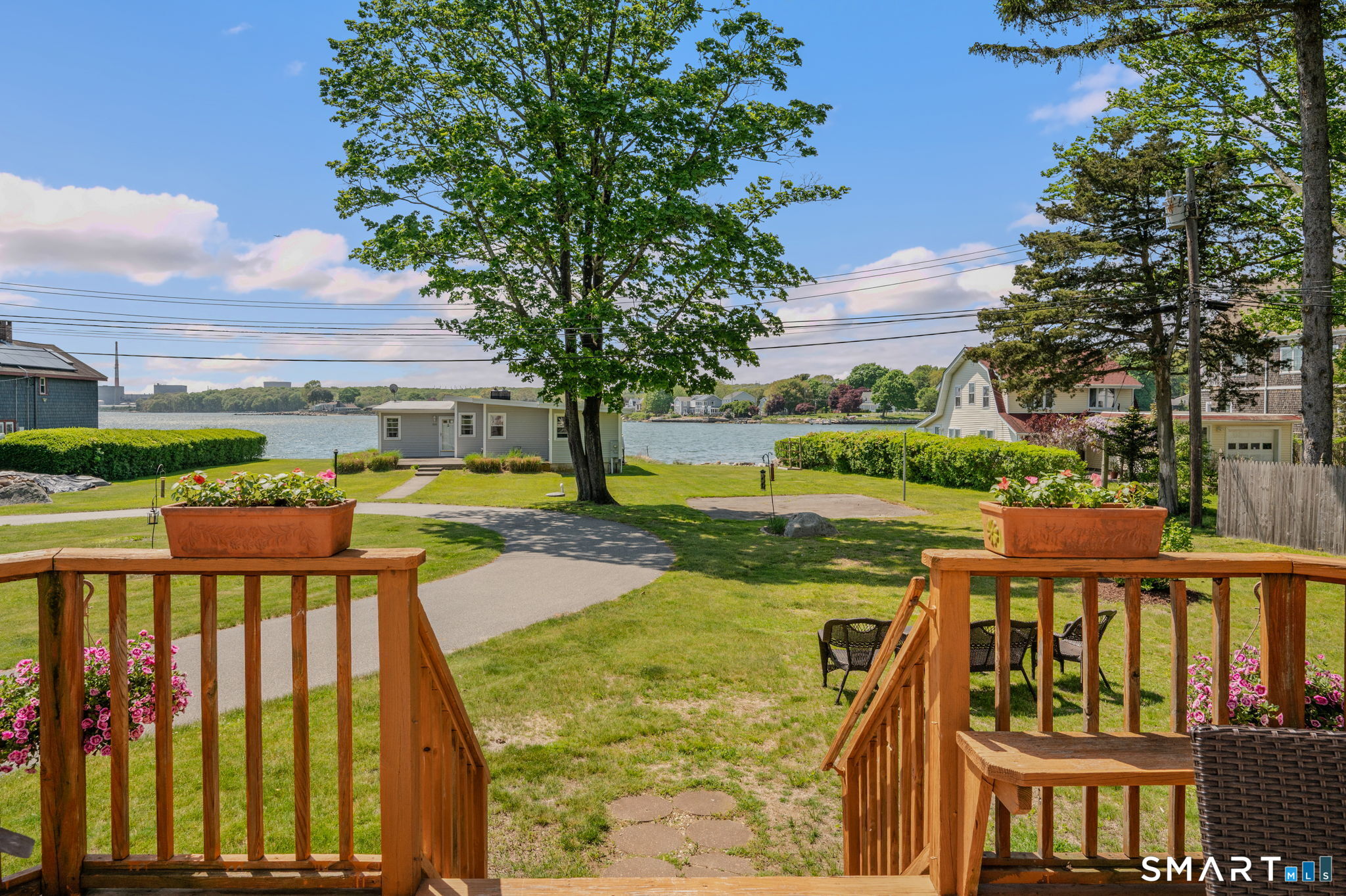 212 R Shore Road Waterford, CT 06385 - Photo 5 of 28