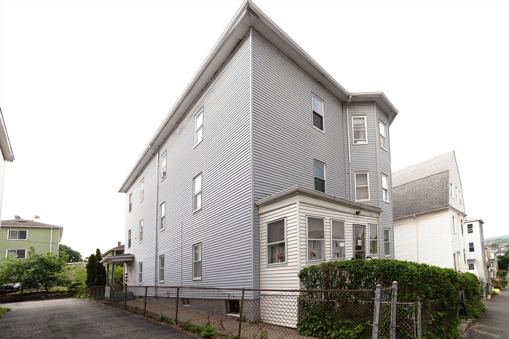 5 Suffield Street Worcester, MA 01610 - Photo 3 of 27